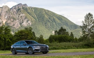 Обои Черный автомобиль Audi A5, 2018 года на фоне гор