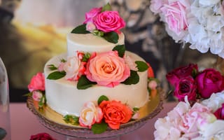 Картинка Красивый свадебный торт с розами