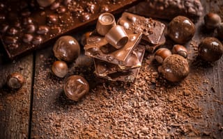 Картинка Шоколадные конфеты и плитки молочного шоколада с фундуком