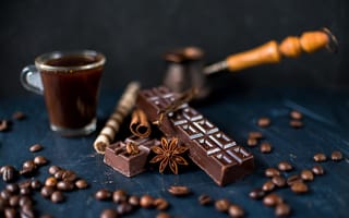 Картинка Чашка кофе на столе с шоколадом и зернами кофе