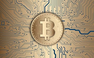 Картинка Монета биткоин на электронной плате