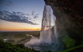 Обои Красивый водопад Сельяландсфосс на закате, Исландия