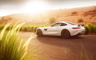 Картинка Белый спорткар Mercedes-AMG GT-S в лучах солнца