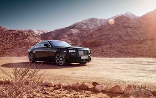 Картинка Стильный автомобиль Rolls Royce Wraith Black Badge на фоне гор
