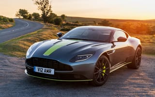 Картинка Серебристый автомобиль Aston Martin DB11, 2018