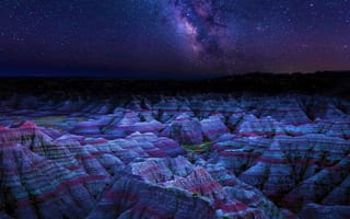 Картинка Млечный путь над скалами в национальном парке Бэдлендс, США