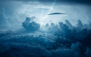 Картинка Молнии в облаках во время шторма