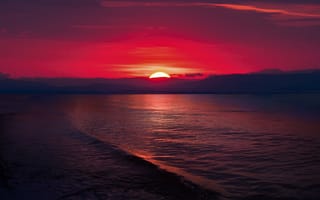 Картинка Закат красного солнца на морском горизонте