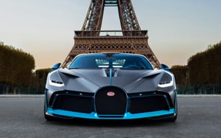 Картинка Автомобиль Bugatti Divo на фоне Эйфелевой башни в Париже