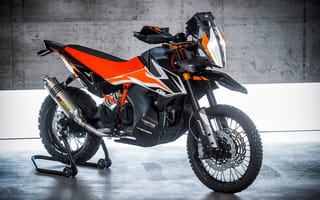Картинка Мотоцикл KTM 790, 2019 года на сером фоне