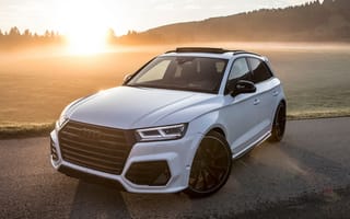 Картинка Белый автомобиль Audi SQ5, 2018 года на рассвете