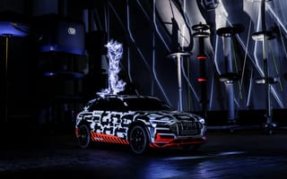 Обои Внедорожник Audi E-Tron 2019 года с графикой