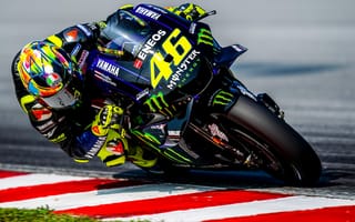 Обои Итальянский мотогонщик Валентино Росси на мотоцикле Yamaha Racing MotoGP 2019