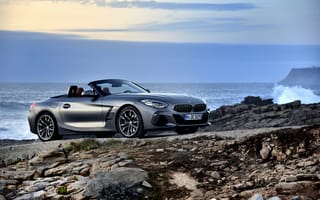 Картинка Автомобиль кабриолет BMW Z4 на берегу на фоне океана
