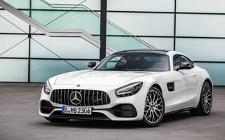 Картинка Белый автомобиль Mercedes-AMG GT 2019 года