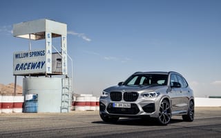 Картинка Серебристый автомобиль BMW X3 на асфальте