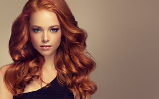 Картинка Красивая голубоглазая девушка с длинными рыжими волосами
