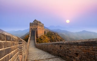Картинка Великая Китайская стена на фоне луны в небе