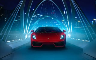Картинка Красный автомобиль Lamborghini Gallardo в неоновом свете на мосту