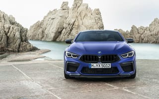Картинка Синий BMW M8 Competition Coupe, 2019 года у воды