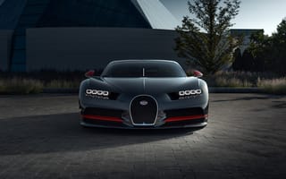Картинка Черный автомобиль Bugatti Chiron CGI у здания