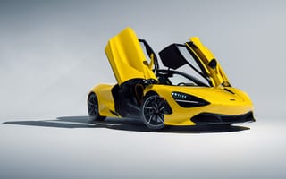 Картинка Желтый автомобиль McLaren 720S CGI с открытыми дверями на сером фоне