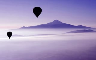 Картинка Два воздушных шара в небе над облаками