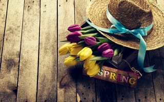 Картинка Букет тюльпанов, соломенная шляпа и надпись Весна