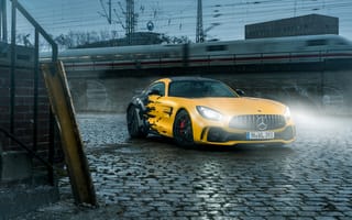 Картинка Желтый дорогой Mercedes Benz AMG GTR на дороге