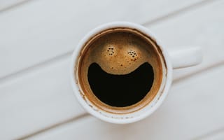 Картинка Улыбка на кофейной пенке в белой чашке