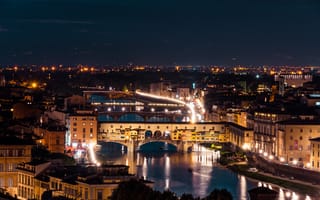 Картинка Красивая ночная река у города, Флоренция. Италия