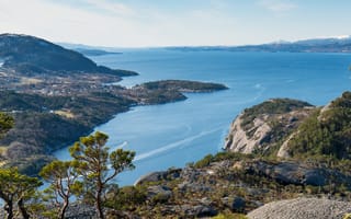 Картинка Вид со скалы на фьорд, Норвегия