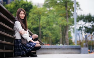 Картинка Молодая девушка азиатка в черных сапогах