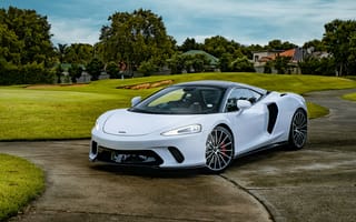 Картинка Белый спортивный автомобиль McLaren GT 2020 года