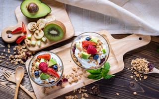 Картинка Овсяные хлопья с ягодами и йогуртом на завтрак