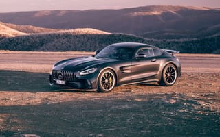 Картинка Черный автомобиль Mercedes-AMG GT R 2020 года