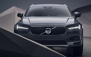 Картинка Богатый Volvo V90 B6 Cross Country 2020 года