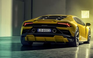 Картинка Желтый спортивный Lamborghini Huracan EVO RWD 2020 года вид сзади