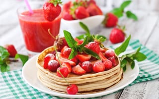 Картинка Блины с ягодами клубники и черешни на белой тарелке