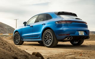 Картинка Синий автомобиль Porsche Macan Turbo, 2020 года вид сзади