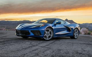 Картинка Синий автомобиль Chevrolet Corvette Stingray, 2020 года на закате