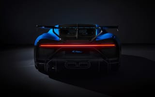 Картинка Синий автомобиль Bugatti Chiron Pur Sport 2020 года вид сзади