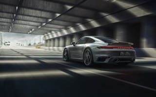 Обои Автомобиль Porsche 911 Turbo S 2020 года в тоннеле