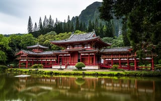 Картинка Красное здание храма у воды на фоне горы, Япония