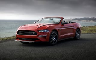 Картинка Красный кабриолет Ford Mustang, 2020 года у моря