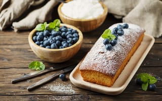 Картинка Свежий кекс с сахарной пудрой и ягодами черники