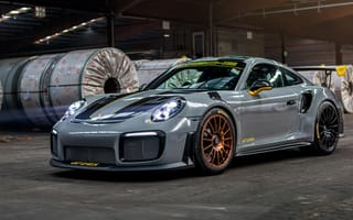 Обои Автомобиль Porsche 911 GT2 RS 2020 года на заводе