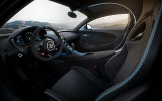Картинка Салон черного автомобиля Bugatti Chiron Pur Sport 2020 года