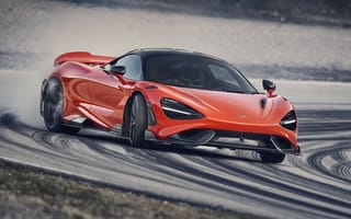 Обои Красный гоночный автомобиль McLaren 765LT 2020 года на трассе