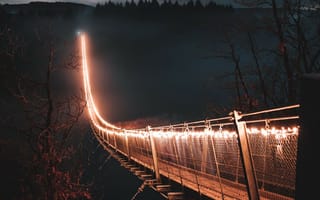 Картинка Мост с фонарями через реку в тумане ночью